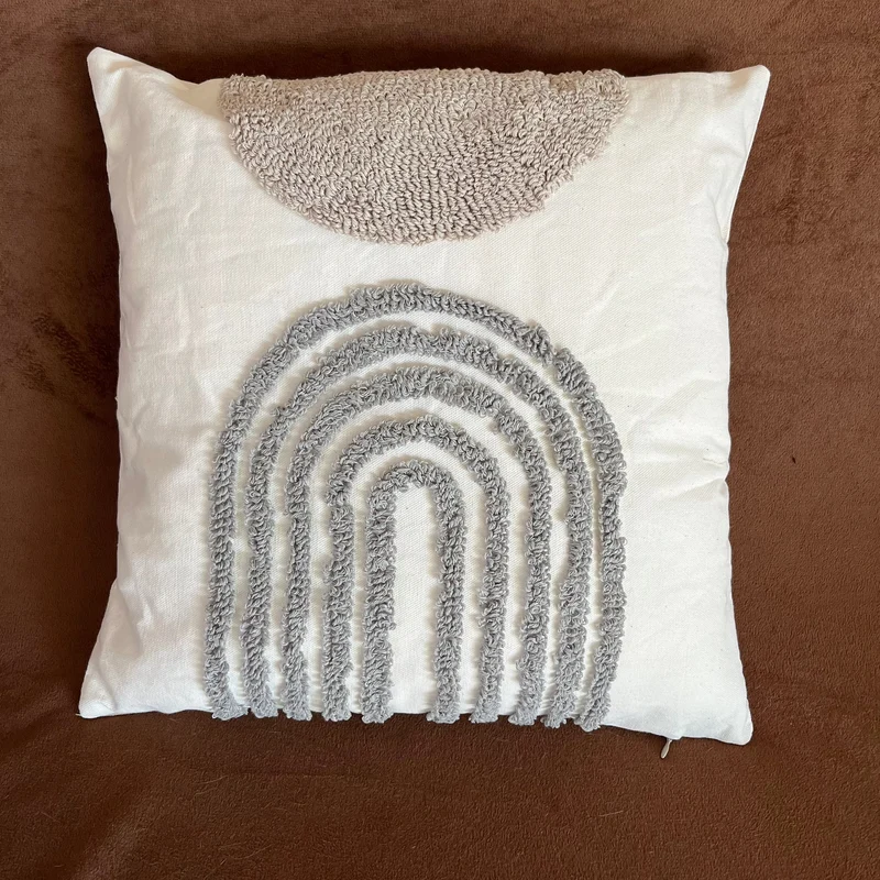 Coussin boheme blanc avec cercles brodés