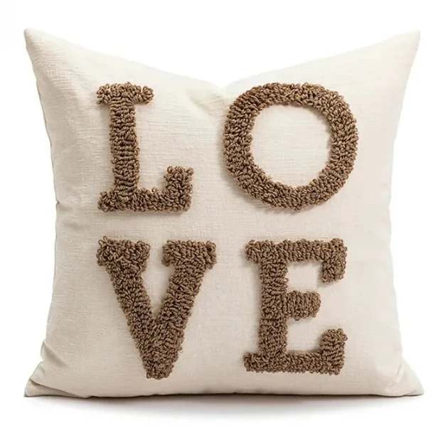 Coussin brodé amour et carré avec inscription love