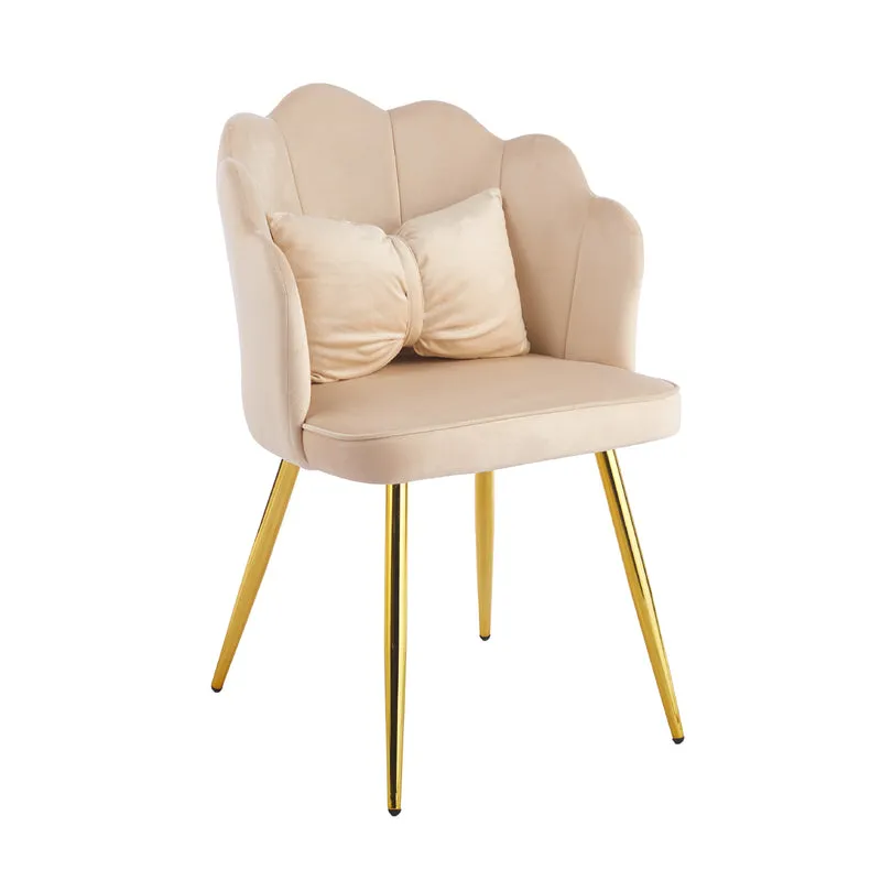 Poltroncina Elegante in Velluto con Schienale a Conchiglia e Cuscino Decorativo Il Gruppone